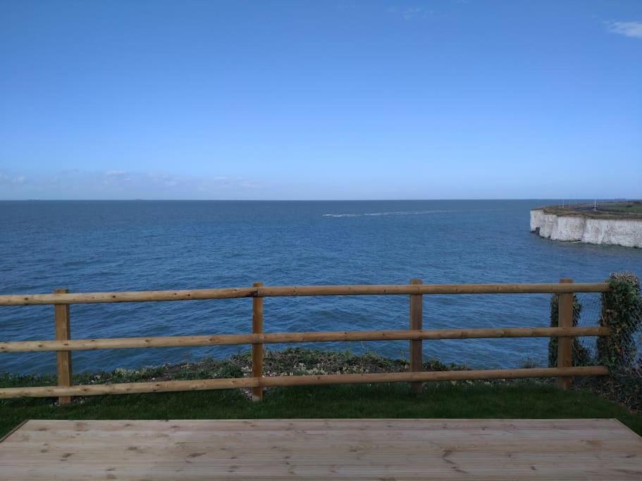 בירצ'ינגטון Spring Tide Cliff Top Glamping Pod With Direct Sea Views מראה חיצוני תמונה