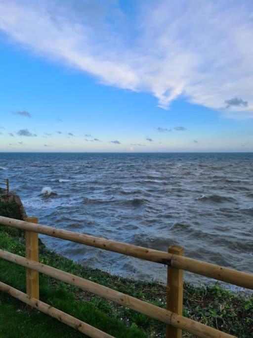 בירצ'ינגטון Spring Tide Cliff Top Glamping Pod With Direct Sea Views מראה חיצוני תמונה