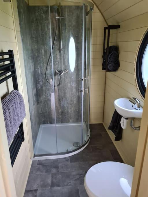 בירצ'ינגטון Spring Tide Cliff Top Glamping Pod With Direct Sea Views מראה חיצוני תמונה