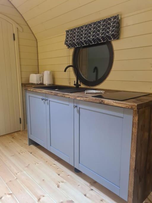 בירצ'ינגטון Spring Tide Cliff Top Glamping Pod With Direct Sea Views מראה חיצוני תמונה