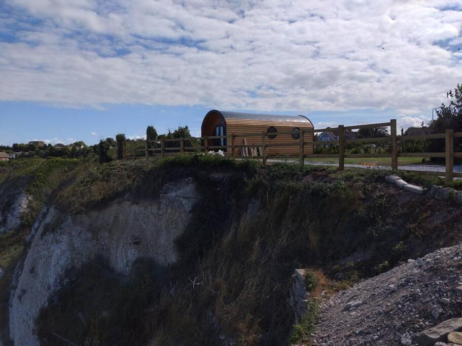 בירצ'ינגטון Spring Tide Cliff Top Glamping Pod With Direct Sea Views מראה חיצוני תמונה