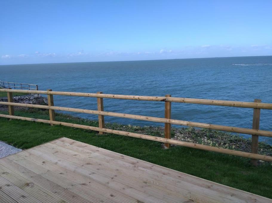 בירצ'ינגטון Spring Tide Cliff Top Glamping Pod With Direct Sea Views מראה חיצוני תמונה